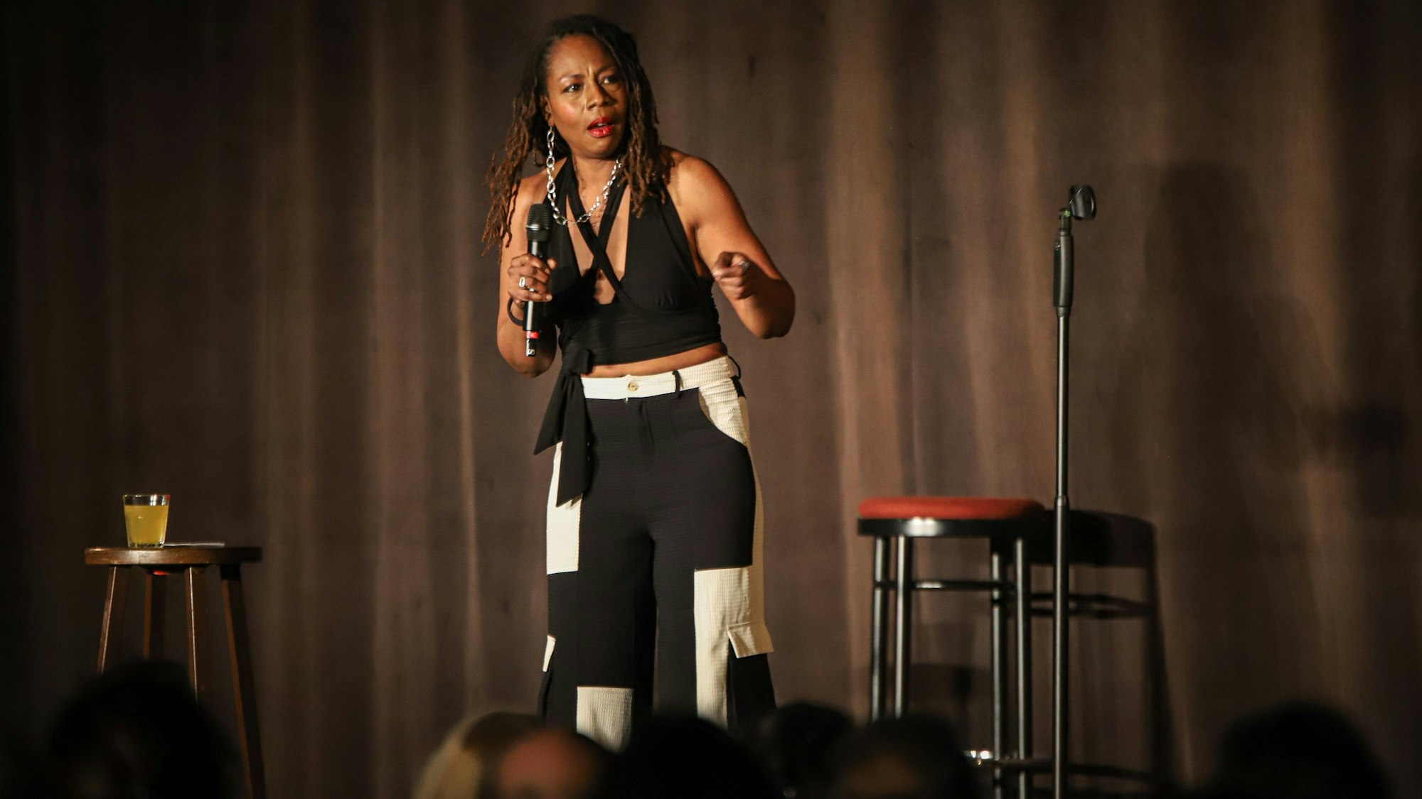 Im Rahmen des Programms anlässlich des Internationalen Frauentags trat Tamika Campbell im Forum Leverkusen auf.