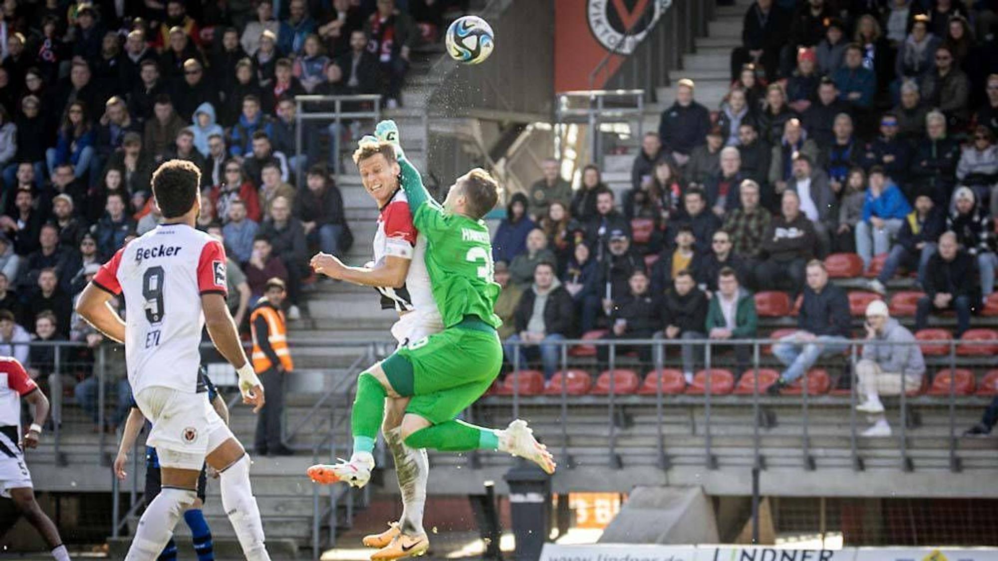 3. Liga, FC Viktoria Köln - SV Waldhof Mannheim 07 Tor zum 2:2 durch Michael Schultz FC Viktoria Köln, 3 3. Liga, FC Viktoria Köln - SV Waldhof Mannheim 07, 29. Spieltag, am 09.03.2024 im Sportpark Hoehenberg in Koeln. DFL REGULATIONS PROHIBIT ANY USE OF PHOTOGRAPHS AS IMAGE SEQUENCES AND/OR QUASI-VIDEO. *** 3 Liga, FC Viktoria Köln SV Waldhof Mannheim 07 Goal to 2 2 by Michael Schultz FC Viktoria Köln, 3 3 Liga, FC Viktoria Köln SV Waldhof Mannheim 07, 29 Matchday, on 09 03 2024 at Sportpark Hoehenberg in Cologne DFL REGULATIONS PROHIBIT ANY USE OF PHOTOGRAPHS AS IMAGE SEQUENCES AND OR QUASI VIDEO Copyright: xBEAUTIFULxSPORTS/LeahxKohringx
