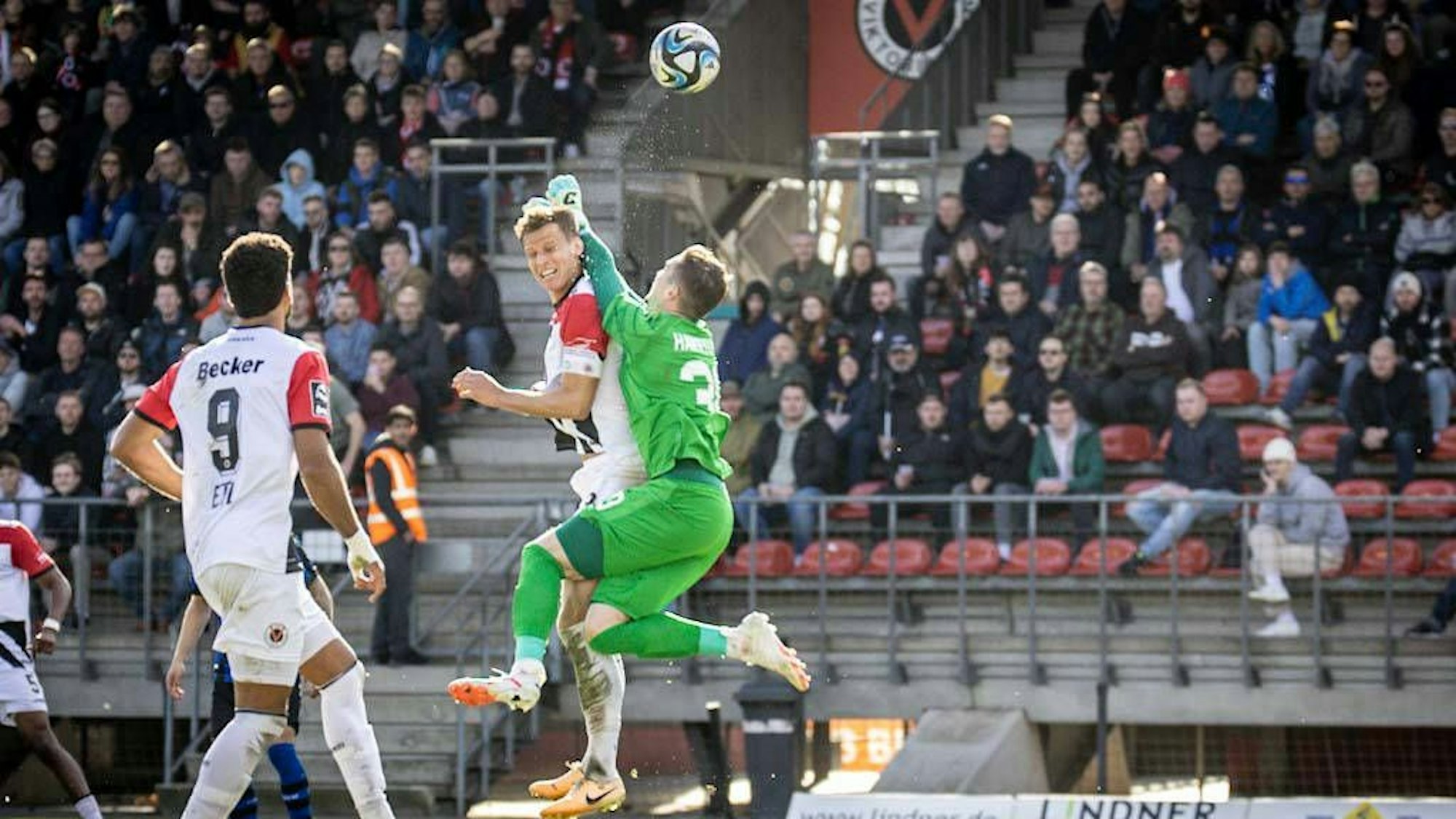 3. Liga, FC Viktoria Köln - SV Waldhof Mannheim 07 Tor zum 2:2 durch Michael Schultz FC Viktoria Köln, 3 3. Liga, FC Viktoria Köln - SV Waldhof Mannheim 07, 29. Spieltag, am 09.03.2024 im Sportpark Hoehenberg in Koeln. DFL REGULATIONS PROHIBIT ANY USE OF PHOTOGRAPHS AS IMAGE SEQUENCES AND/OR QUASI-VIDEO. *** 3 Liga, FC Viktoria Köln SV Waldhof Mannheim 07 Goal to 2 2 by Michael Schultz FC Viktoria Köln, 3 3 Liga, FC Viktoria Köln SV Waldhof Mannheim 07, 29 Matchday, on 09 03 2024 at Sportpark Hoehenberg in Cologne DFL REGULATIONS PROHIBIT ANY USE OF PHOTOGRAPHS AS IMAGE SEQUENCES AND OR QUASI VIDEO Copyright: xBEAUTIFULxSPORTS/LeahxKohringx