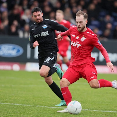 SC Fortuna Köln vs. SC Paderborn II, 4.Liga,
von links: Adrian Bravo Sanchez (SC), Adrian Stanilewicz (Fortuna), 04.02.2024, Bild: Herbert Bucco