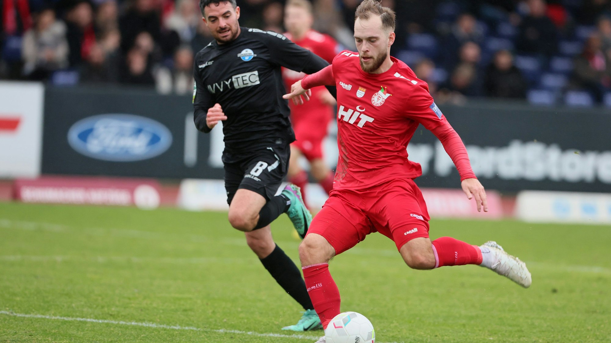 SC Fortuna Köln vs. SC Paderborn II, 4.Liga,
von links: Adrian Bravo Sanchez (SC), Adrian Stanilewicz (Fortuna), 04.02.2024, Bild: Herbert Bucco