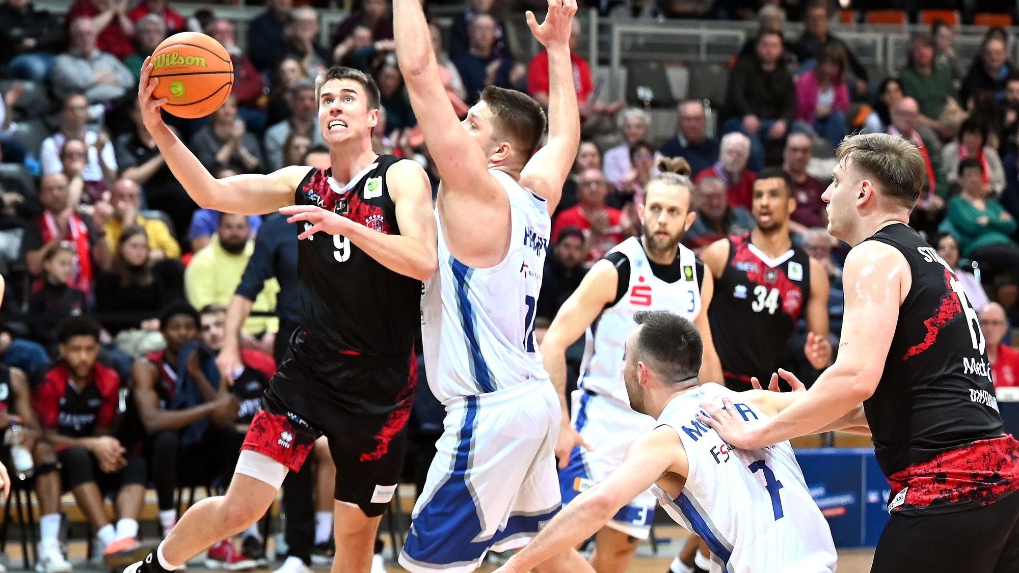 09.03.2024, Basketball-Bayer Giants Leverkusen-TKS 49
links: Marius Stoll (Giants)
Foto: Uli Herhaus