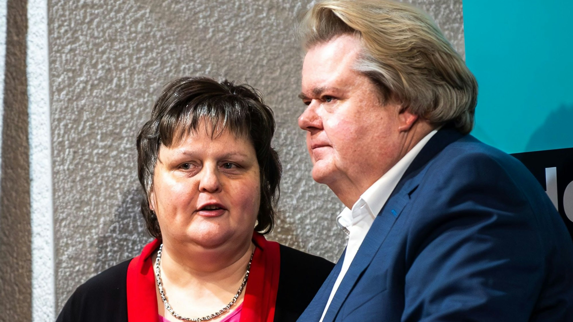 Die stellvertretenden CDU-Vorsitzenden Ute Stolz und Klaus Voussem stehen nebeneinander.