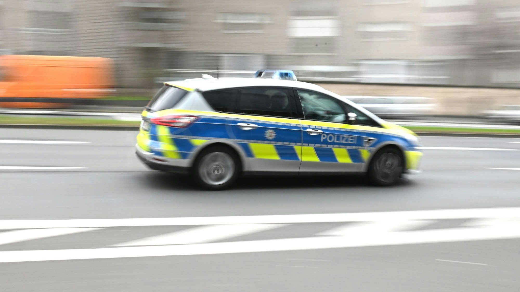 Ein Polizeiwagen in Köln (Symbolbild).
