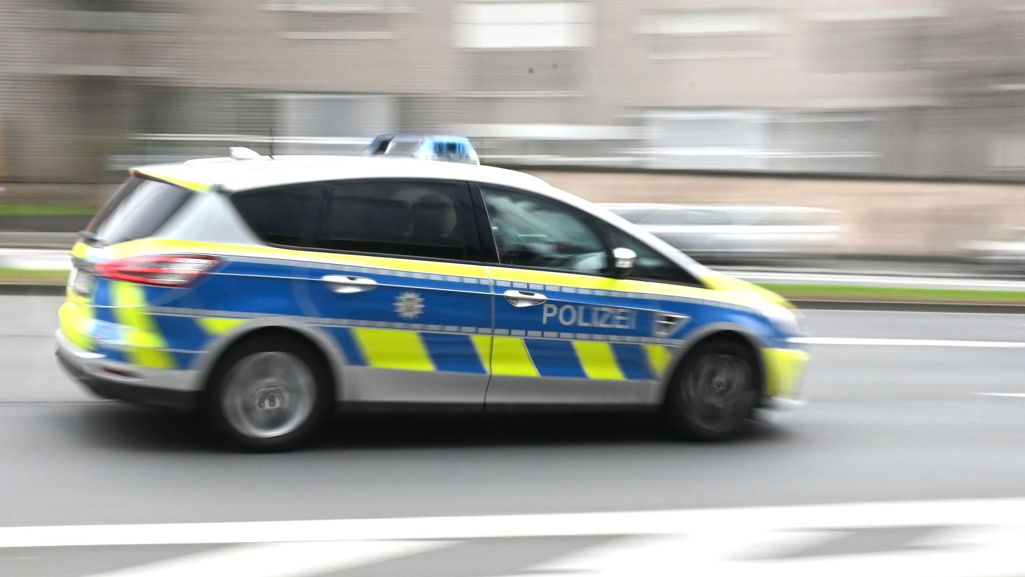 Polizeikontrolle wegen zu hoher Geschwindigkeit (Symbolfoto).