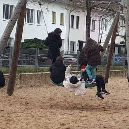 Beim Veedelscheck „Hey Nippes“ in Bilderstöckchen sorgte vor allem die Nestschaukel für Begeisterung.