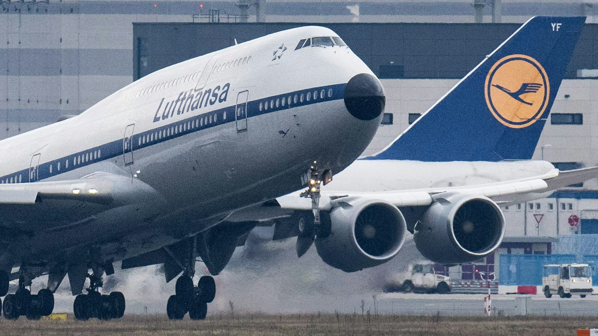 Ein Flugzeug der Lufthansa