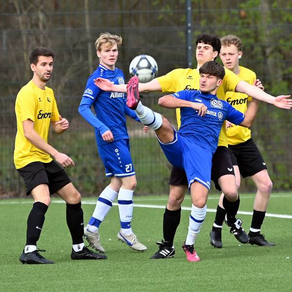 10.03.2024, Fussball-CFB Ford Niehl - DJK Südwest Köln
vorne: Daniel Kube (Niehl)
Foto: Uli Herhaus