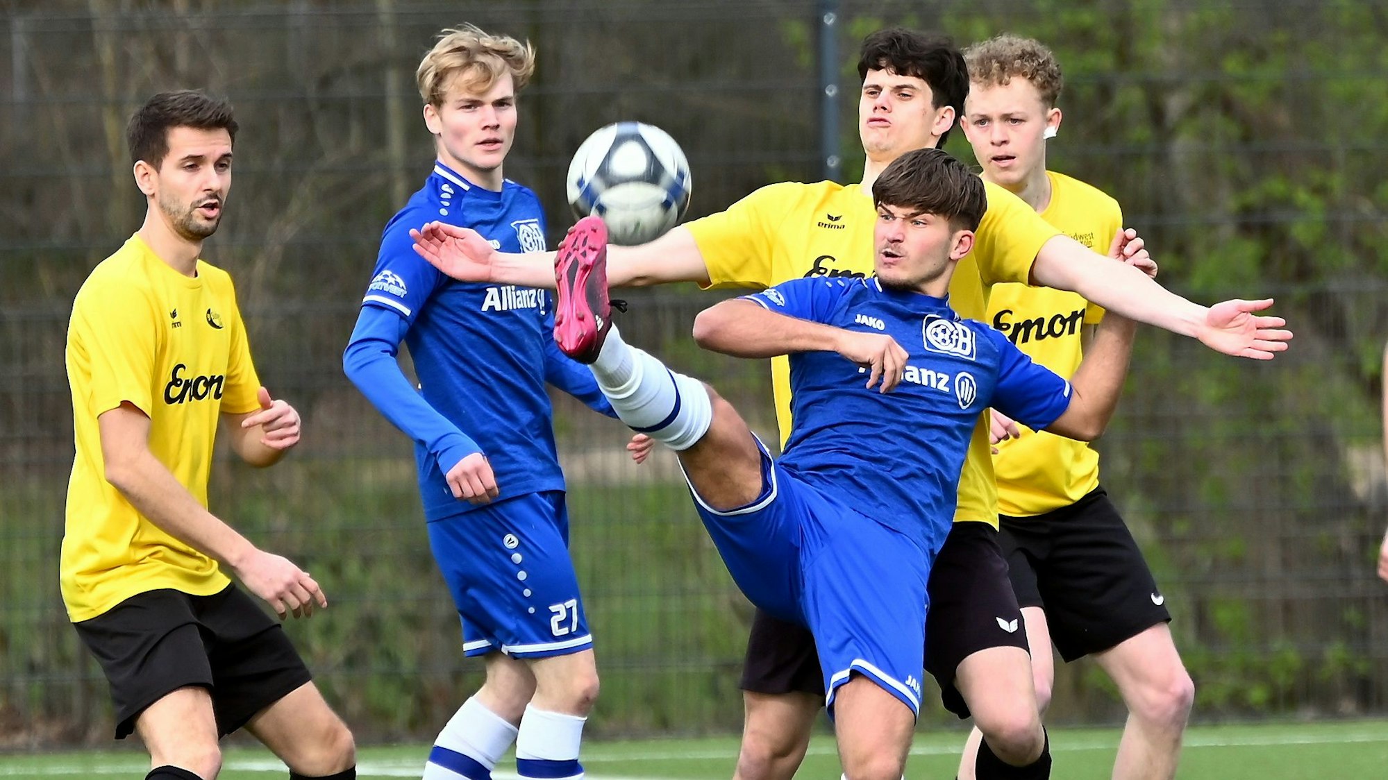 10.03.2024, Fussball-CFB Ford Niehl - DJK Südwest Köln
vorne: Daniel Kube (Niehl)
Foto: Uli Herhaus