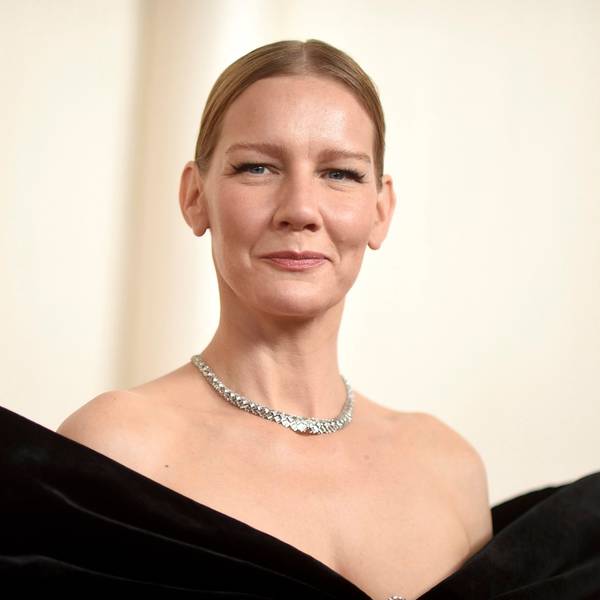 10.03.2024, USA, Los Angeles: Sandra Hüller kommt zur Oscar-Verleihung im Dolby Theatre in Los Angeles. Sie trägt ein schulterfreies, schwarzes Kleid.