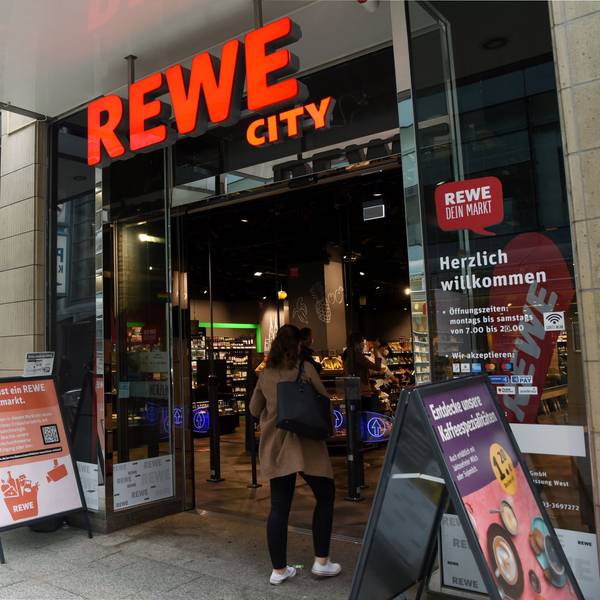 Der erste Testmarkt von Rewe für einen Einkauf ohne Kasse in der Zeppelinstraße öffnete 2021 (Archivbild).