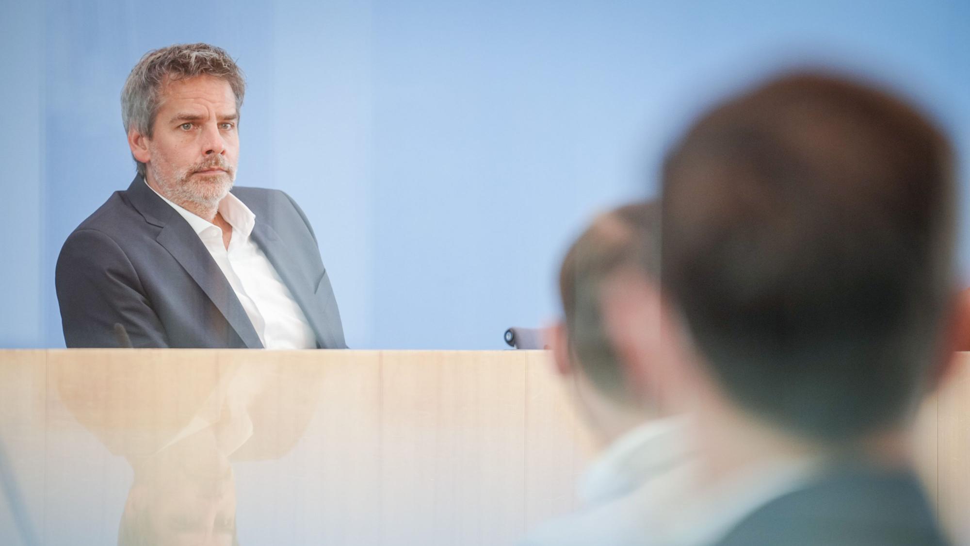 Berlin: Steffen Hebestreit, Regierungssprecher, nimmt in der Bundespressekonferenz an der Regierungspressekonferenz teil.