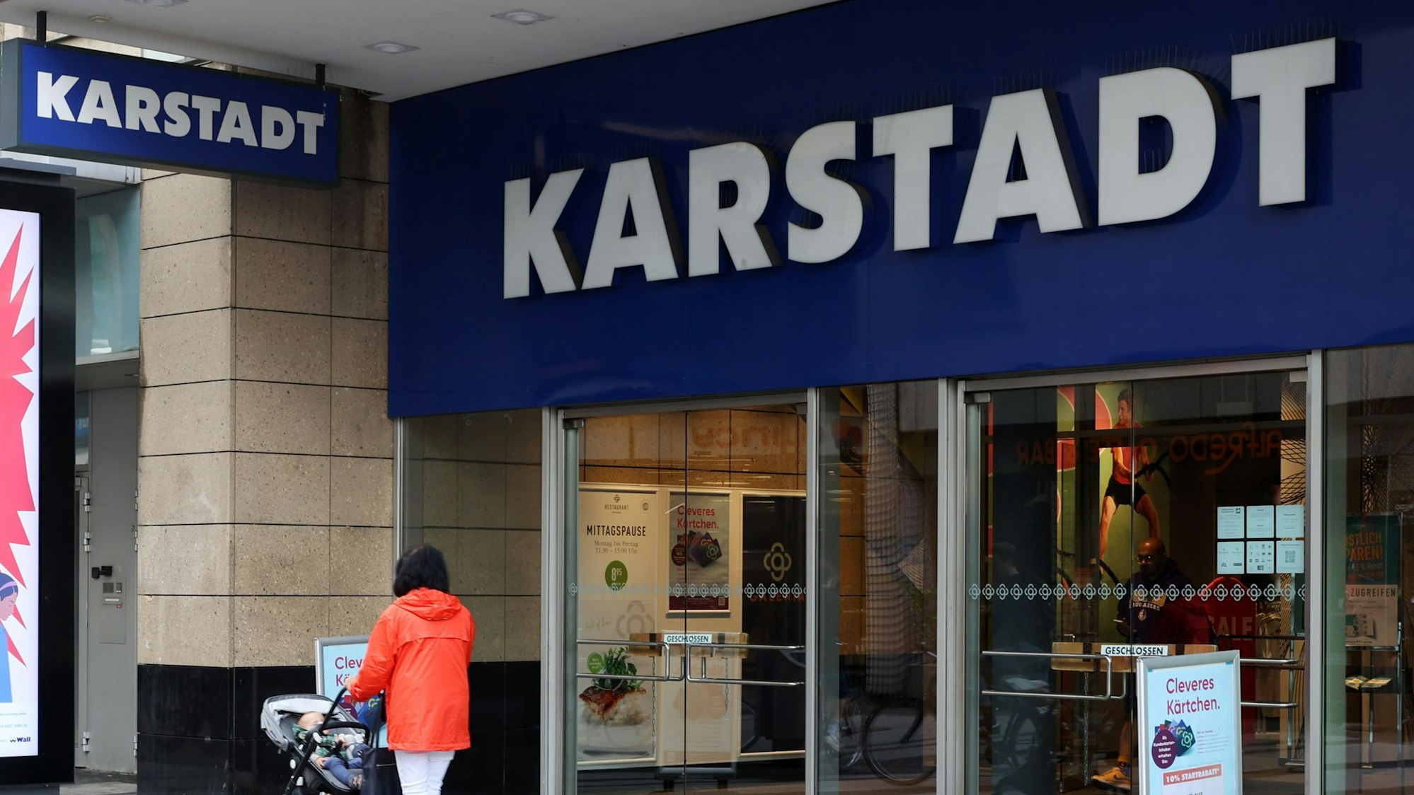 Außenaufnahmen des Warenhauses Galeria in der Kölner Innenstadt. Der Konzern Galeria Karstadt Kaufhof GmbH ist seit Jahren wirtschaftlich in Schwierigkeiten.