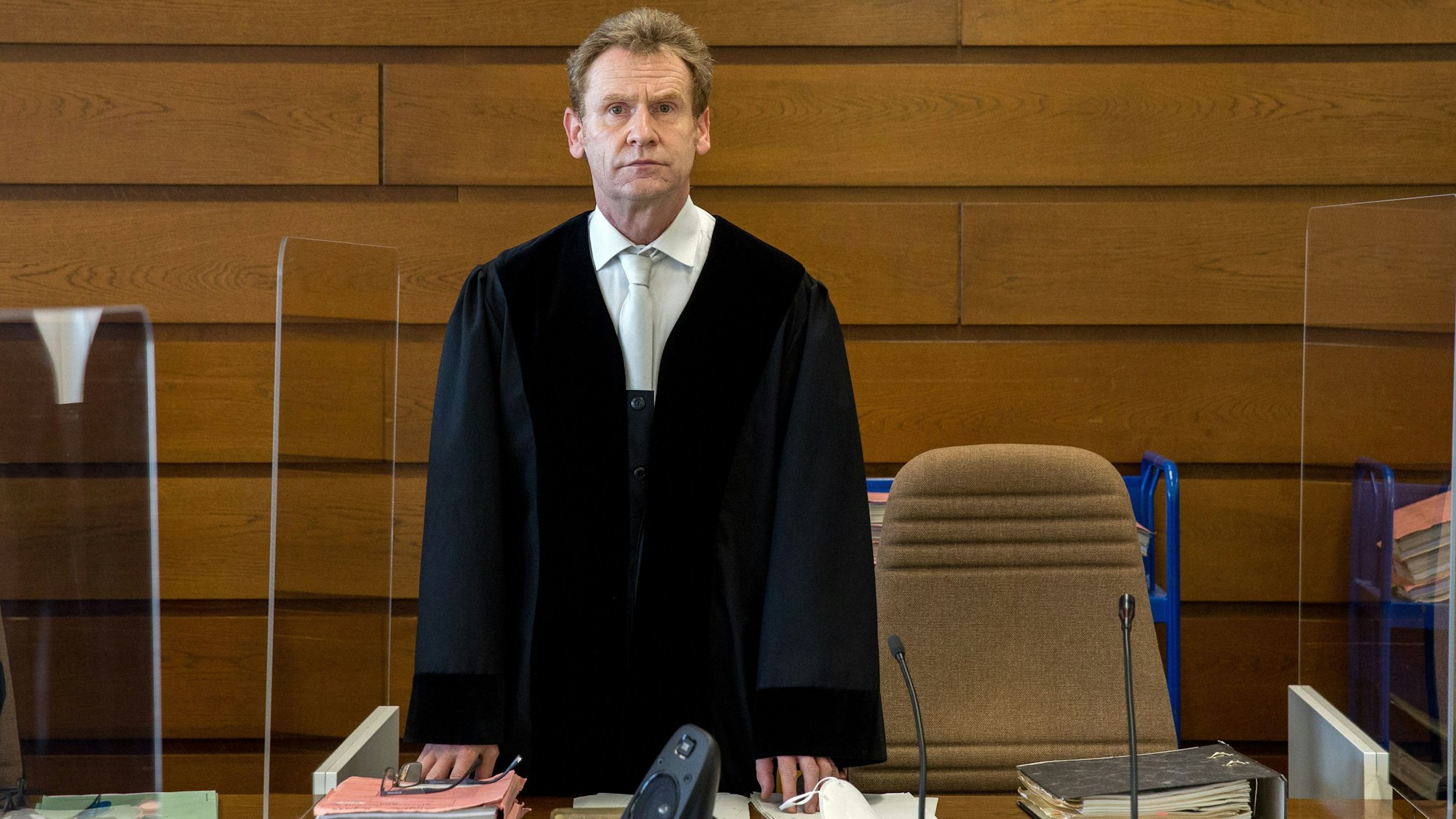 02.09.2021, Köln: Prozess um den vergifteten Arzt vor dem Landgericht Köln. Im Bild der Richter Peter Koerfers. copyright by Michael Bause