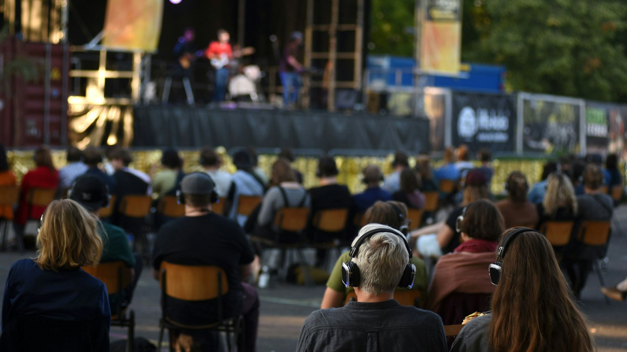 Open-Air-Konzert am Kölner Jugendpark im Sommer 2020.