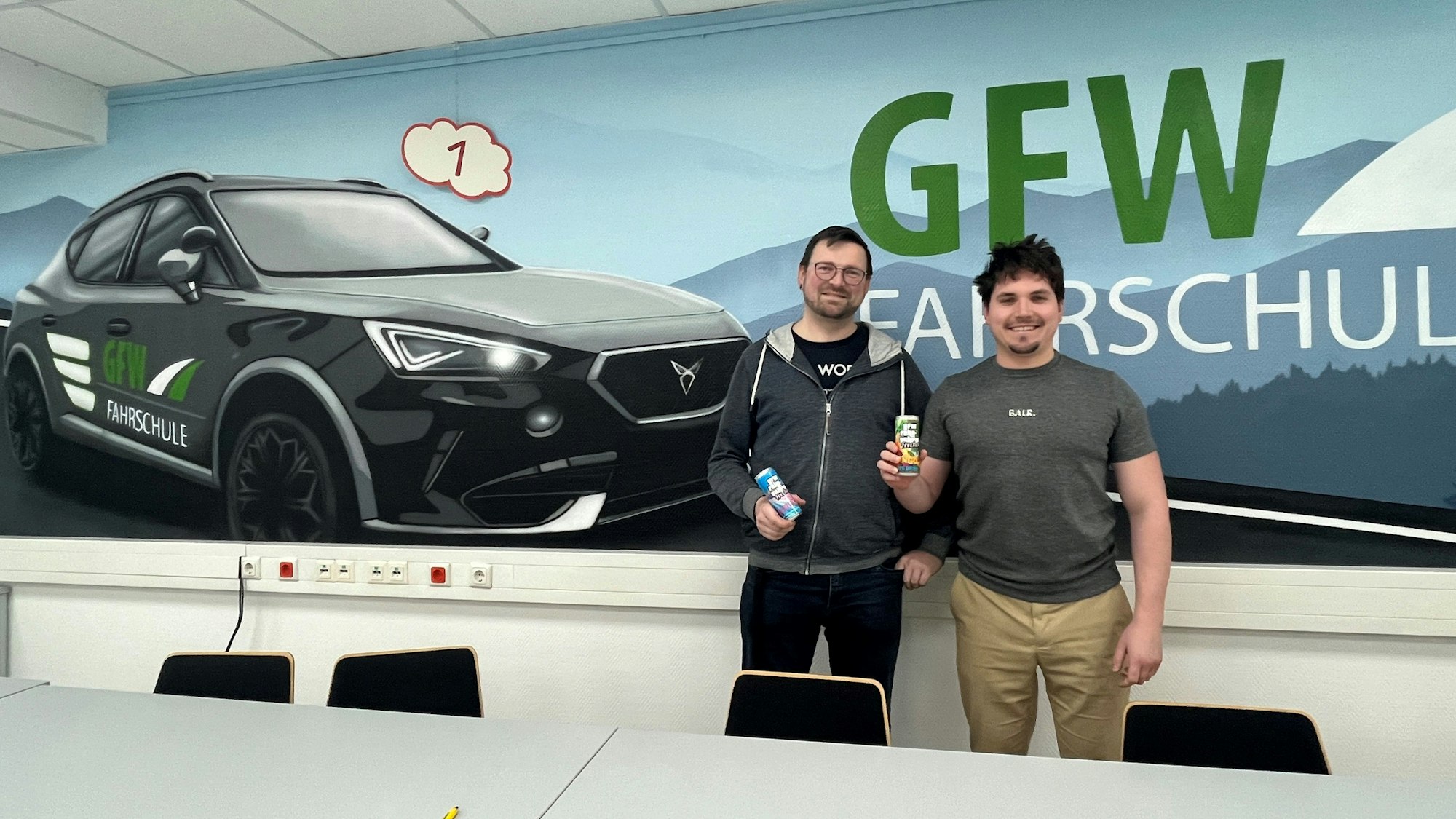 Ronny Böcherer (l.) Fahrschulleiter und Ausbilder der Fahrschule GFW, und PR-Mann Philipp Hartmann