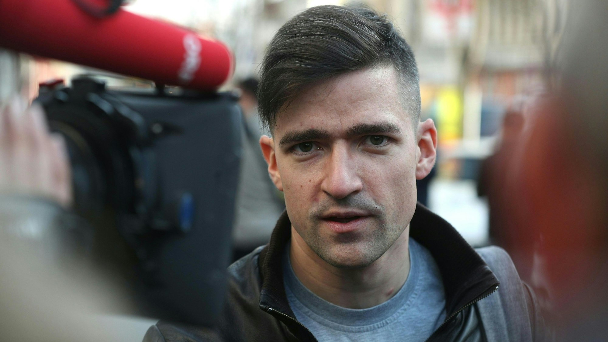 Martin Sellner, Chef der rechten «Identitären Bewegung» aus Österreich, nimmt an einem Pressetermin teil.