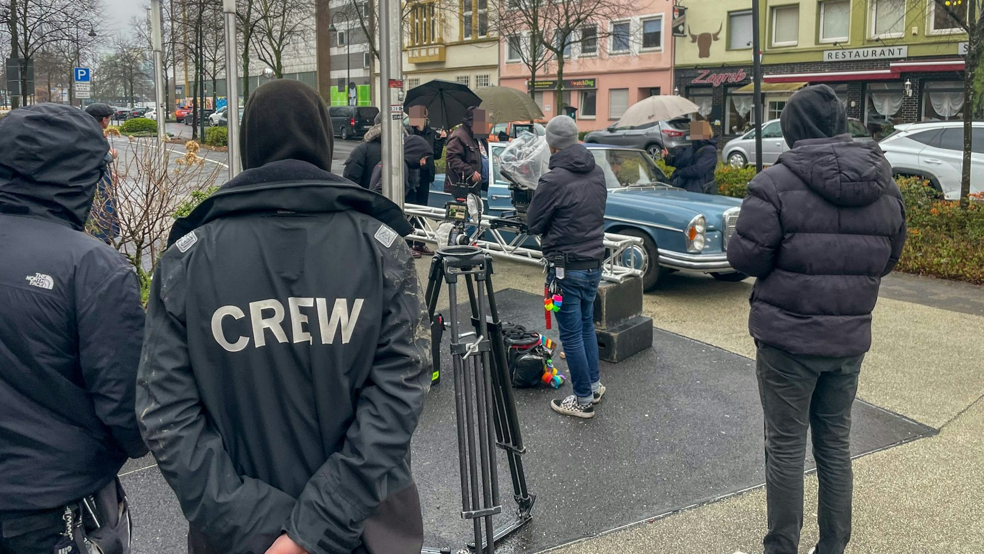 An der Sparkasse in Leverkusen dreht die Produktionsfirma Filmpool Fiction einen Münster-Tatort.