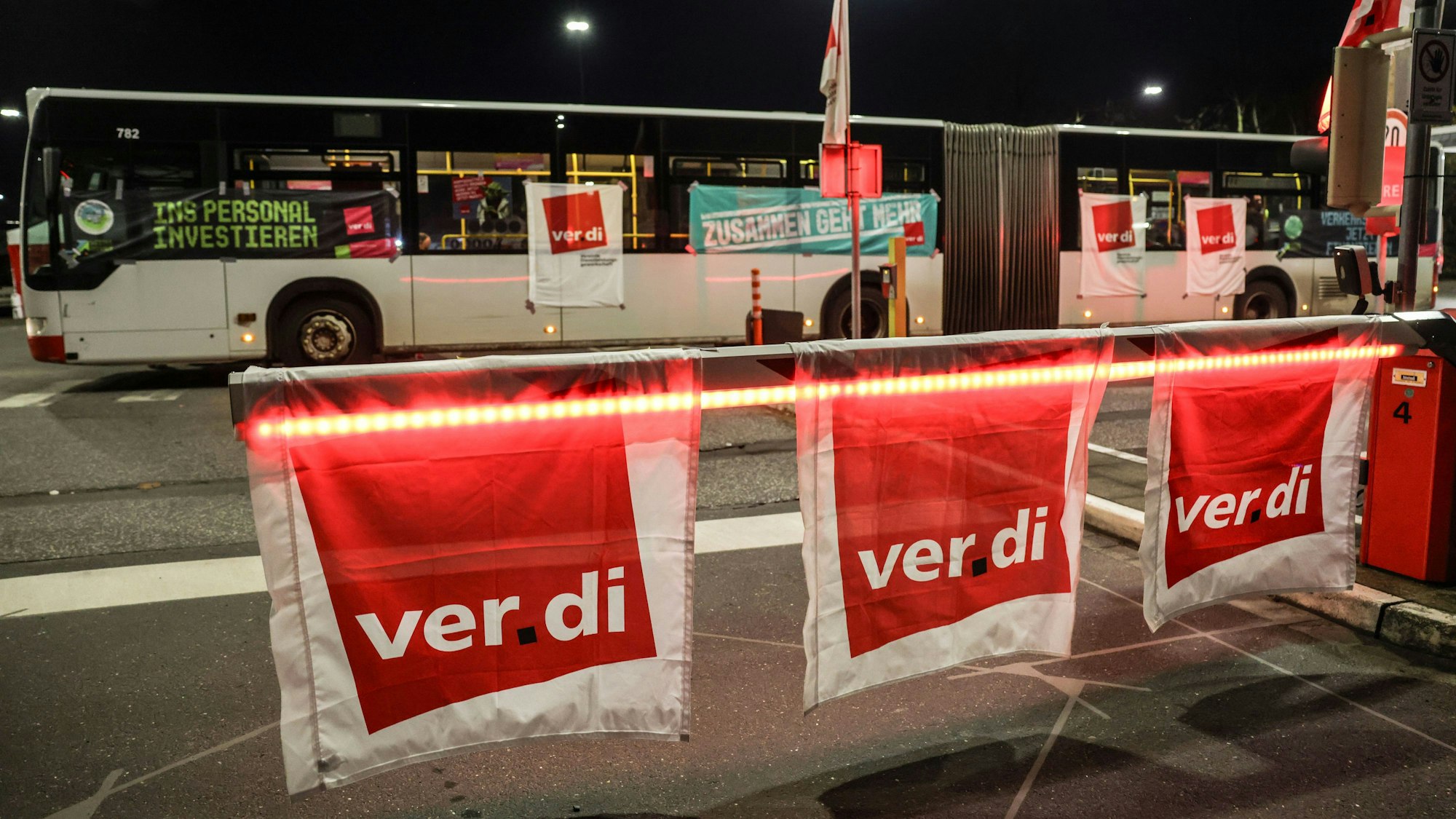 Köln: Busse der Kölner Verkehrsbetriebe KVB stehen am 29. Februar im Depot.+