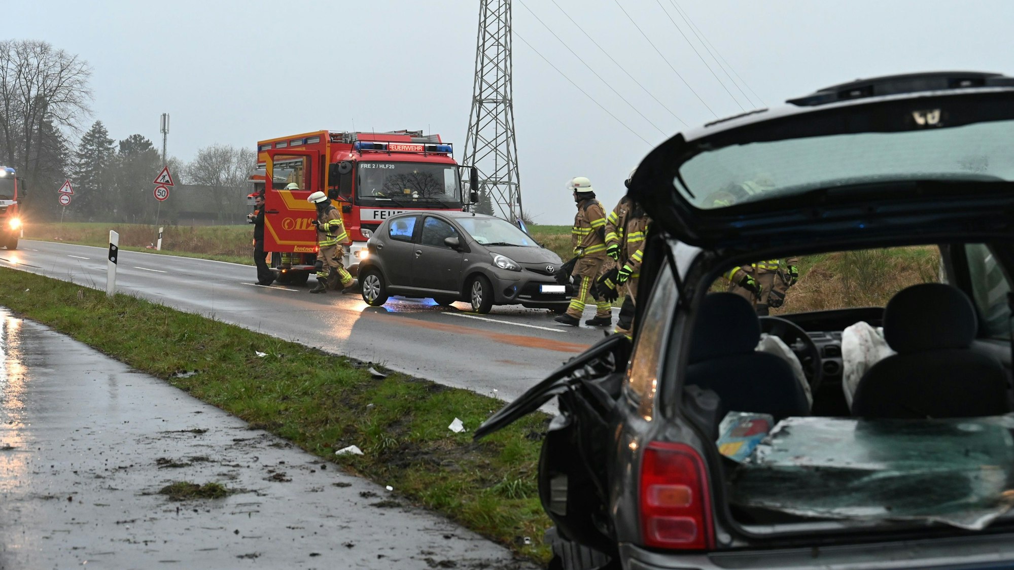 Die L277 war nach dem Unfall in Frechen in beiden Richtungen voll gesperrt.