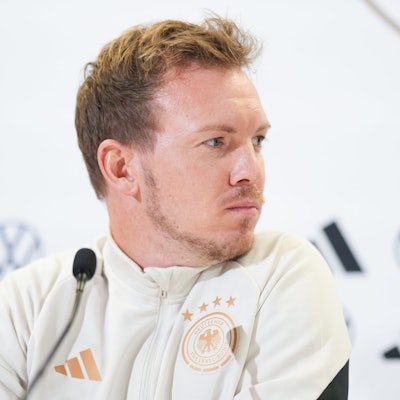 Julian Nagelsmann, Trainer von Deutschland, reagiert auf einer Pressekonferenz.