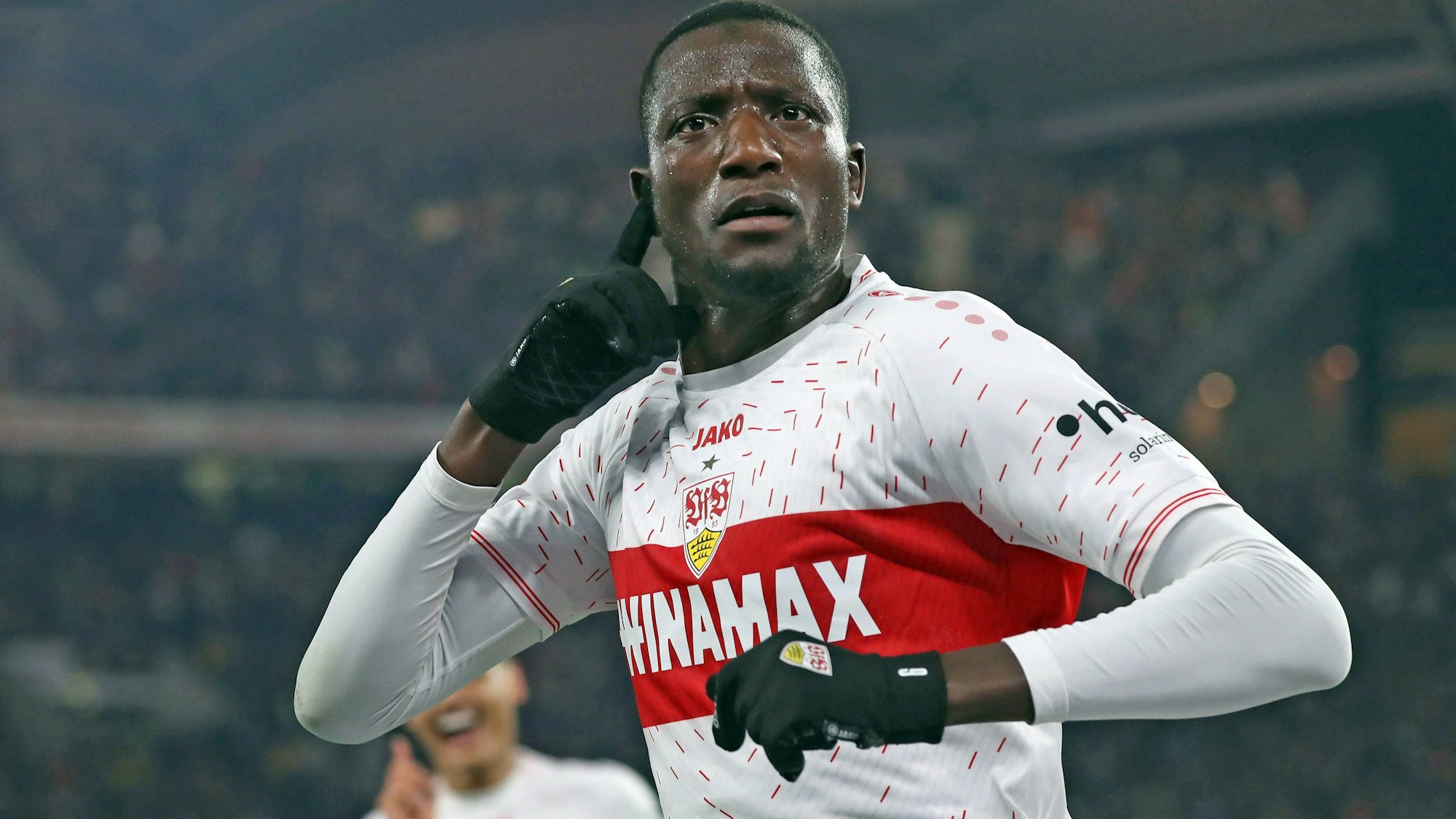Serhou Guirassy jubelt nach einem Treffer für den VfB Stuttgart.