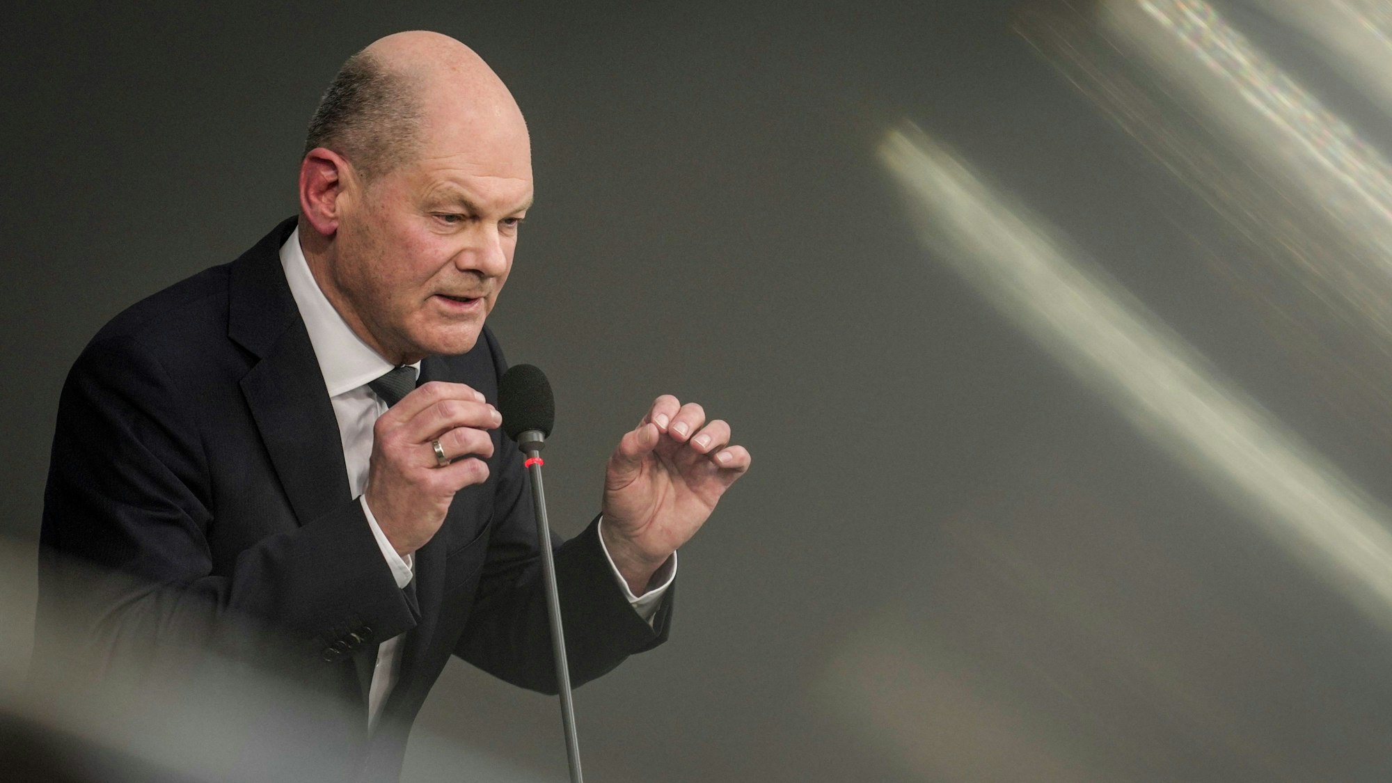 Bundeskanzler Olaf Scholz (SPD) bei der Befragung der Bundesregierung am Mittwoch (13. März) im Bundestag