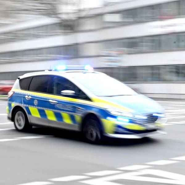 Die Polizei nahm drei Tatverdächtige fest. (Symbolbild)