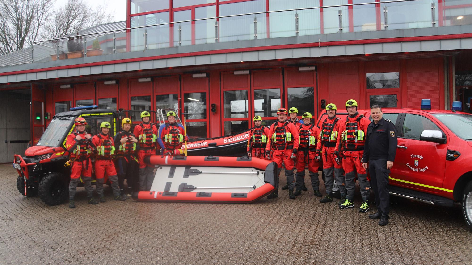 Die Feuerwehr Siegburg hat eine eigene Einheit Strömungsretter aufgebaut und das notwendige Material eingekauft.