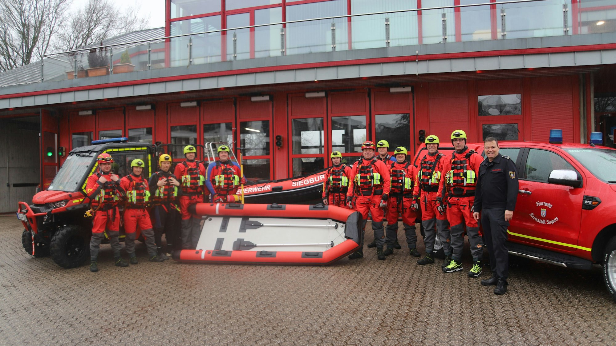 Die Feuerwehr Siegburg hat eine eigene Einheit Strömungsretter aufgebaut und das notwendige Material eingekauft.