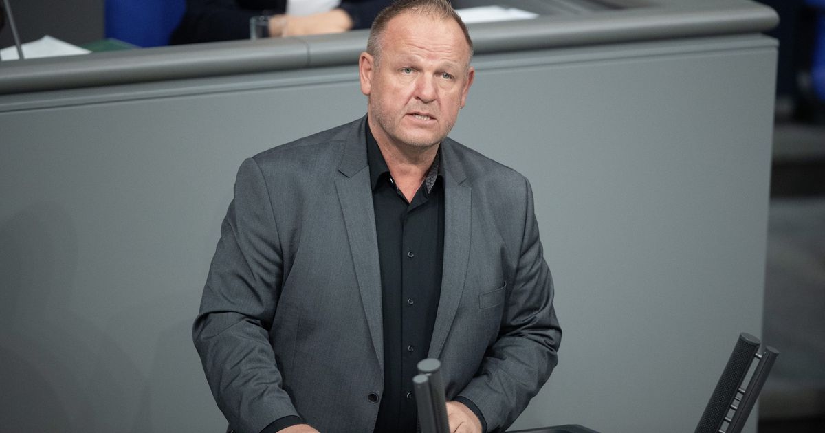Eklat: AfD-Abgeordneter reißt Leitung in Bundestagsausschuss an sich