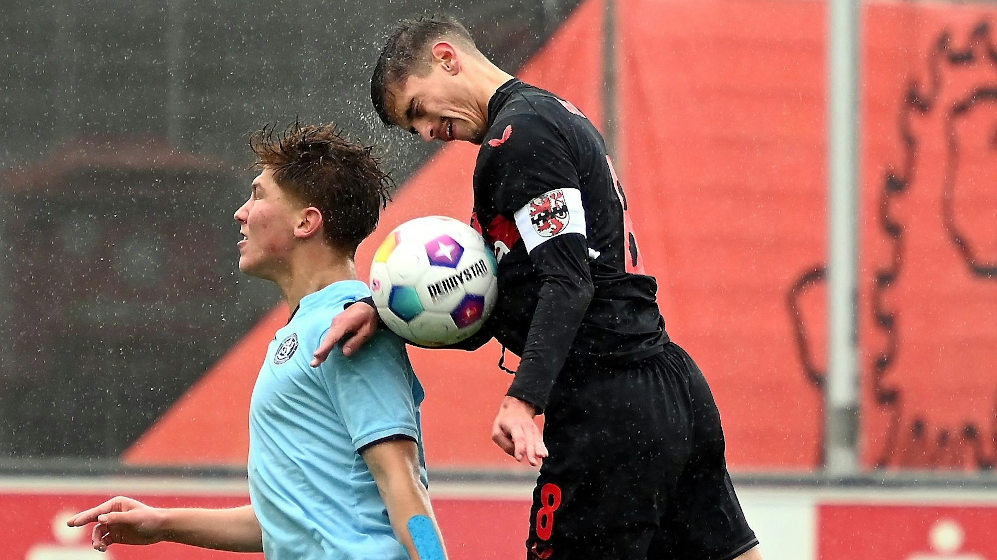05.11.2023, Fussball-A-Jugend-Bayer 04-Wuppertaler SV
rechts: Matija Marsenic (Bayer)
Foto: Uli Herhaus