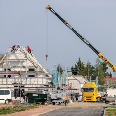 Das Bild zeigt die Baustelle eines Familienhauses.