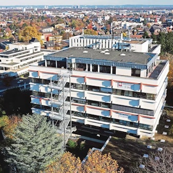Auf dem Foto ist das Seniorenheim der Caritas in Hürth zu sehen, in dem eine 80-Jährige zu Tode gekommen ist.
