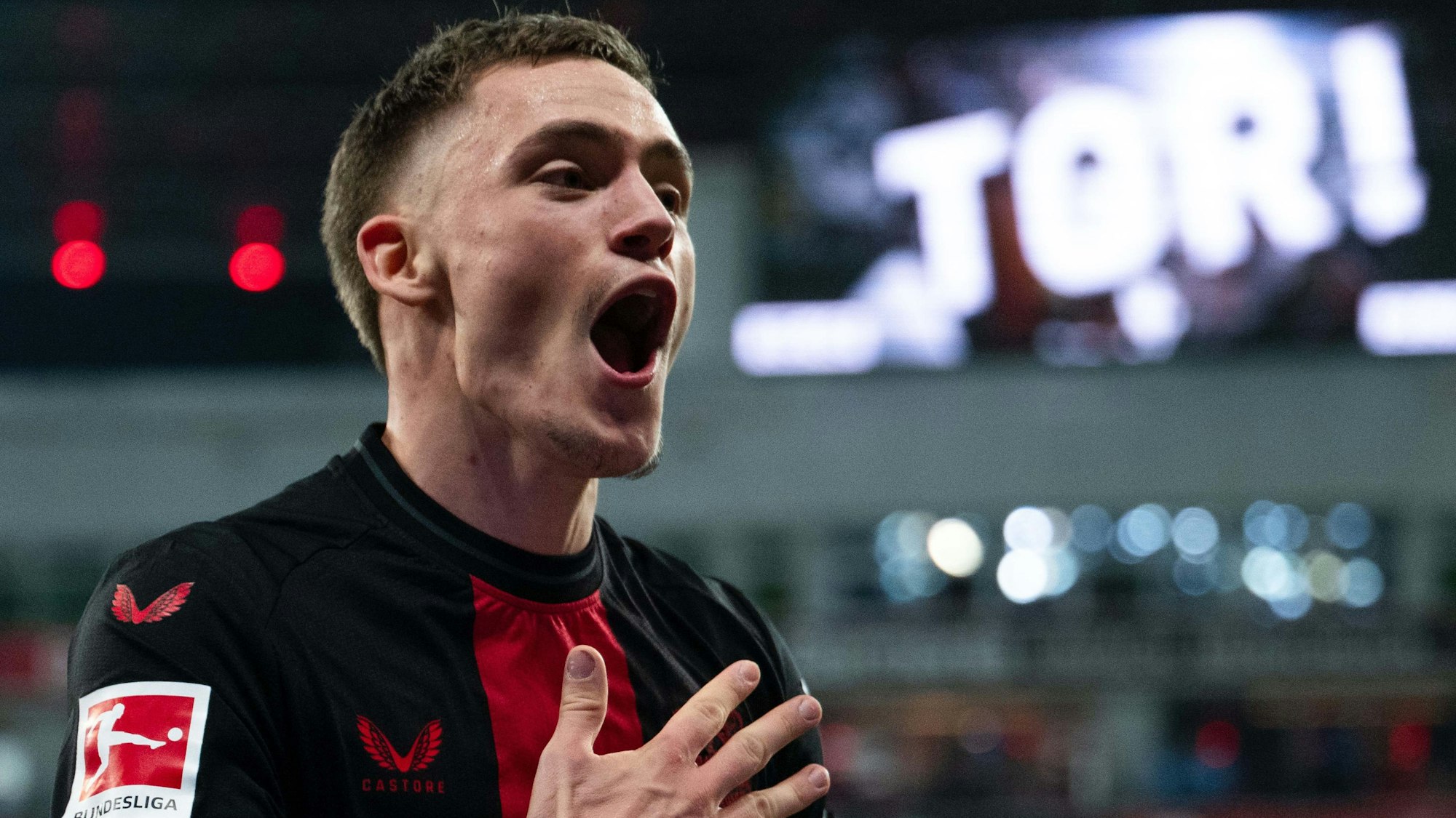 Leverkusens Florian Wirtz jubelt nach einem Treffer.
