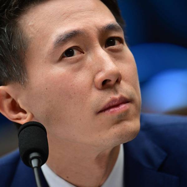 Tiktok-Chef Shou Zi Chew hat Nutzer der Videoplattform dazu aufgerufen, sich gegen ein mögliches Verbot der App in den USA zu stemmen.
