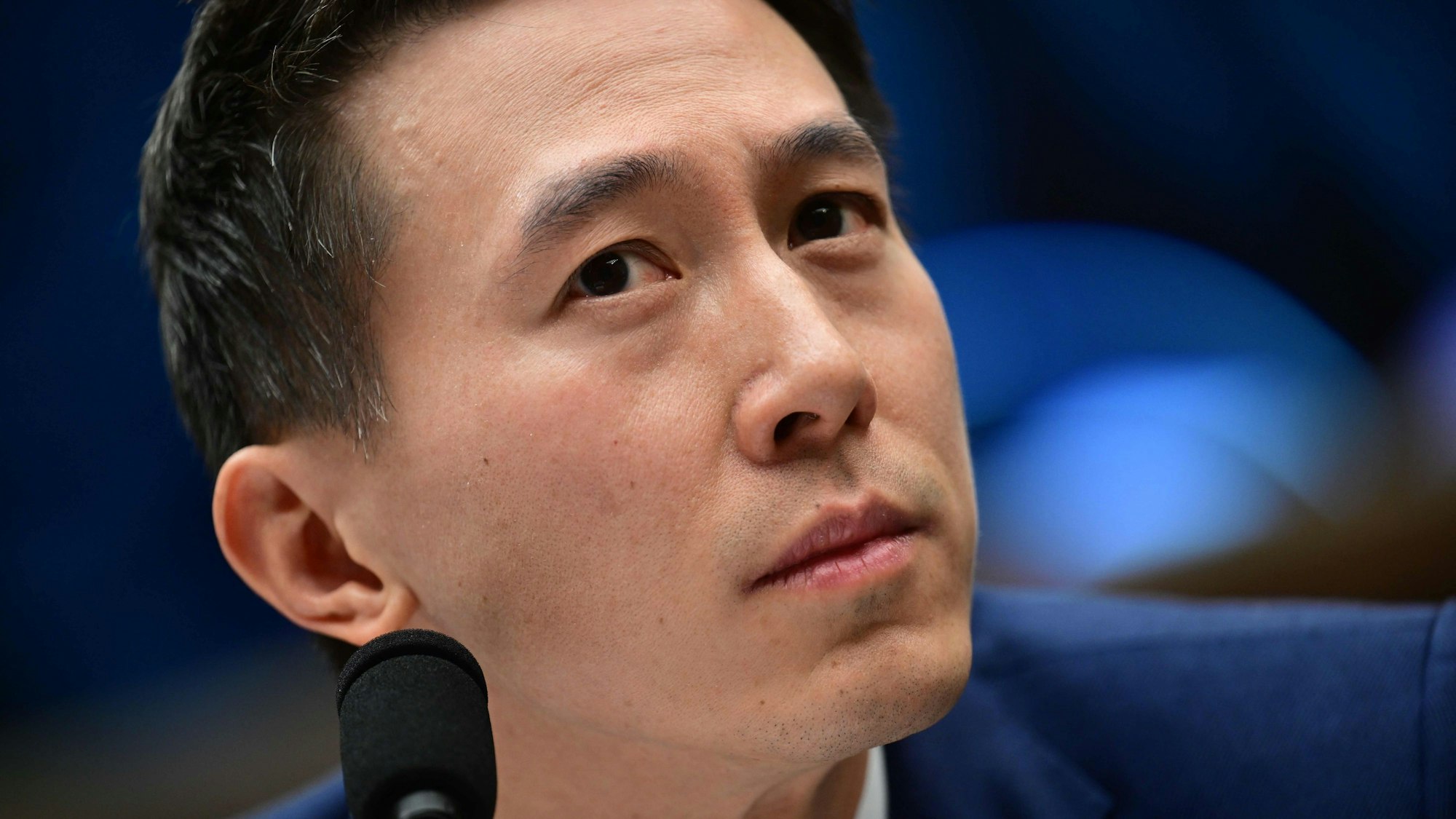 Tiktok-Chef Shou Zi Chew hat Nutzer der Videoplattform dazu aufgerufen, sich gegen ein mögliches Verbot der App in den USA zu stemmen.