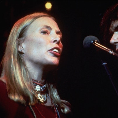 Joni Mitchell und Neil Young bei einem Auftritt im Jahre 1978.