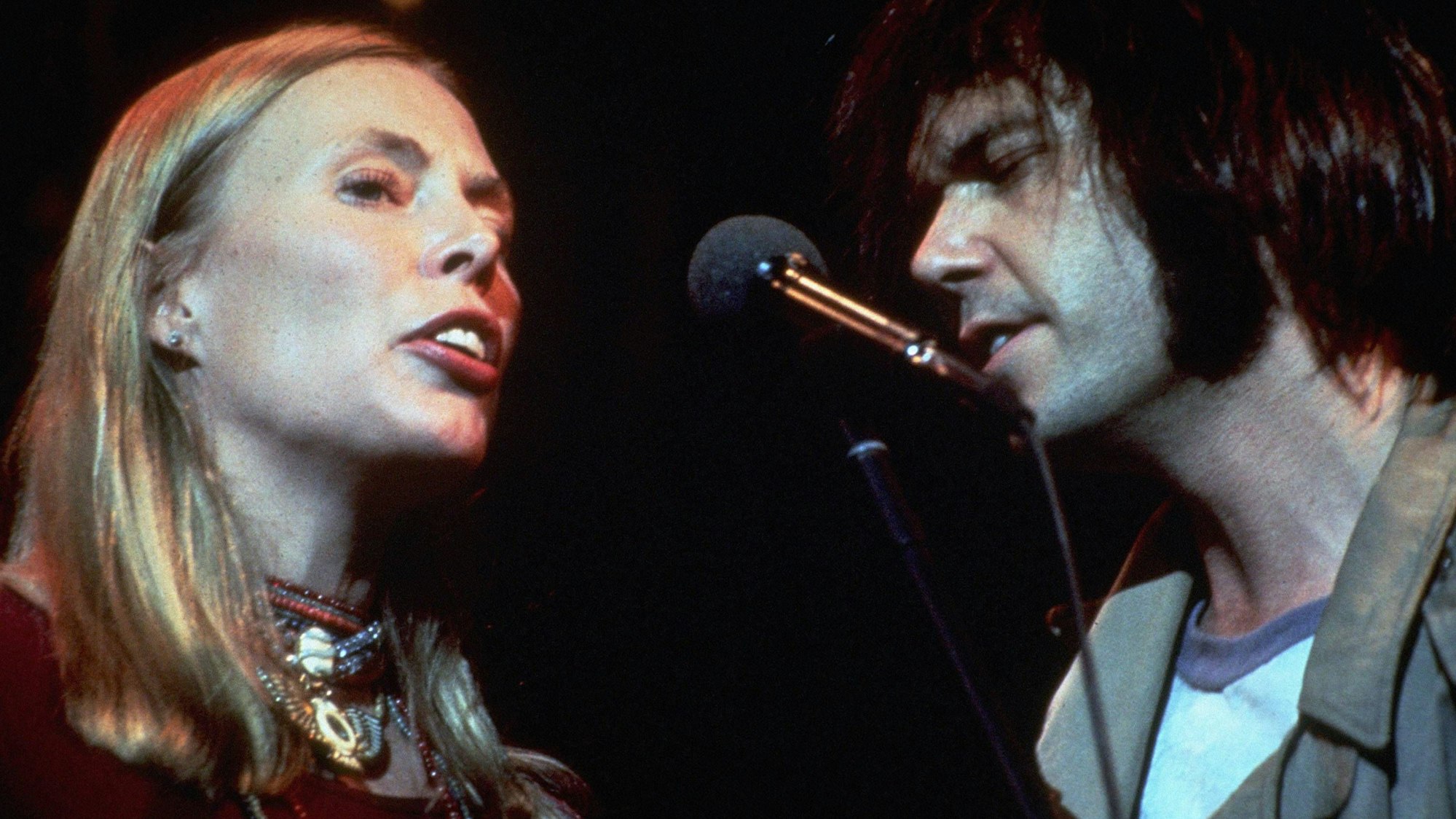 Joni Mitchell und Neil Young bei einem Auftritt im Jahre 1978.