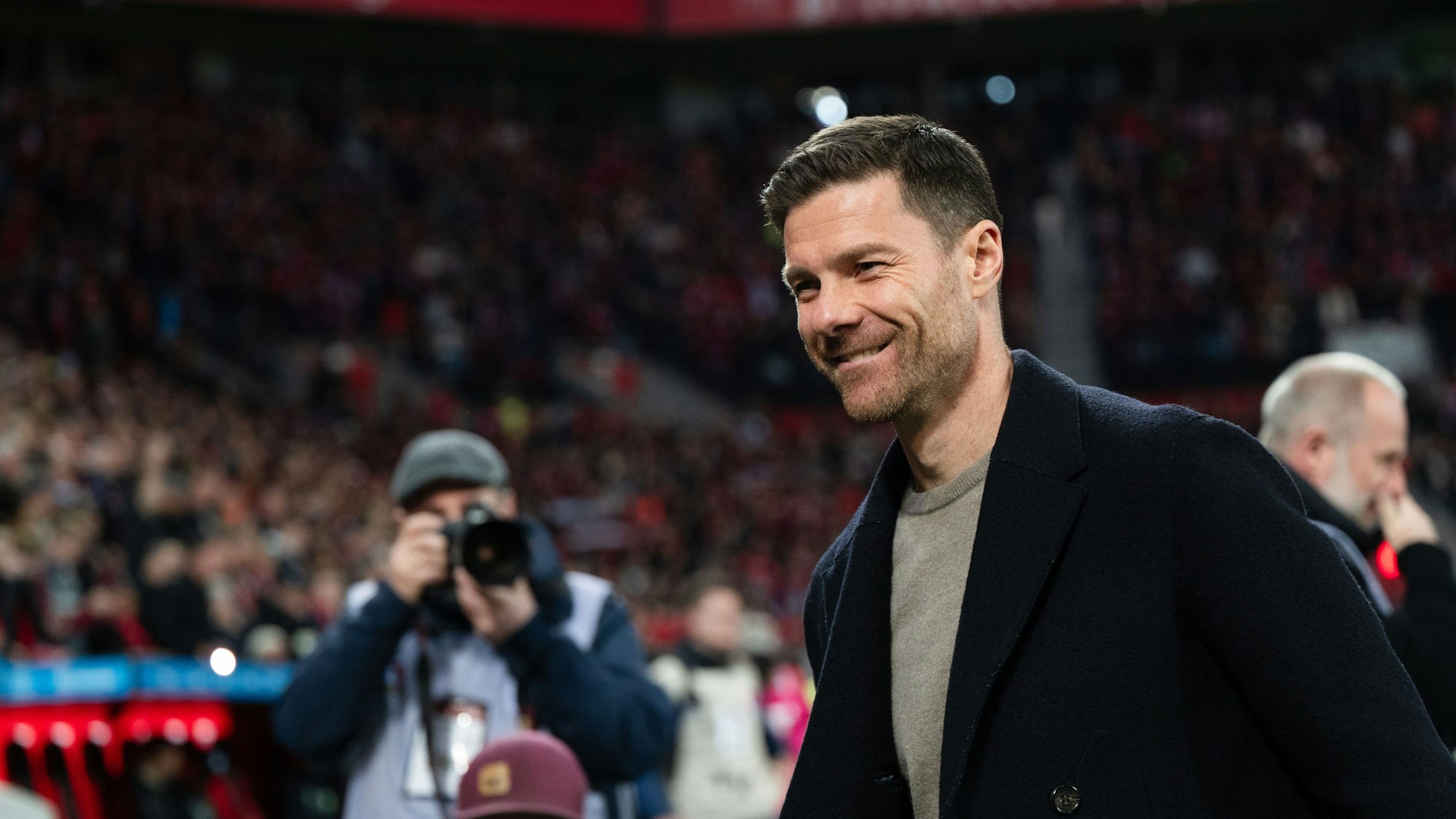 Trainer Xabi Alonso im Spiel gegen den VfL Wolfsburg
