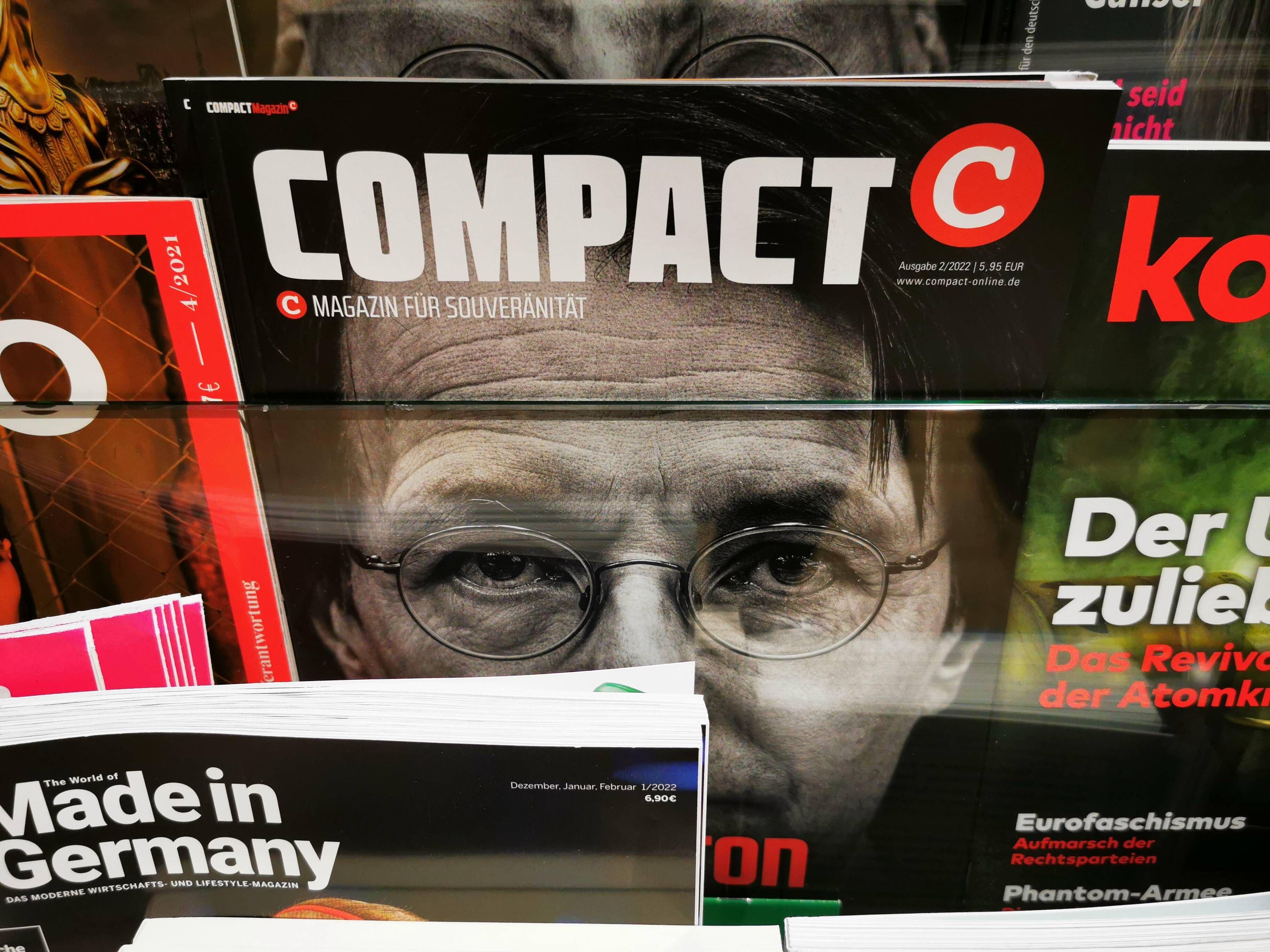 Rechtsextreme Zeitschrift: Warum in Supermärkten „Compact“ verkauft ...