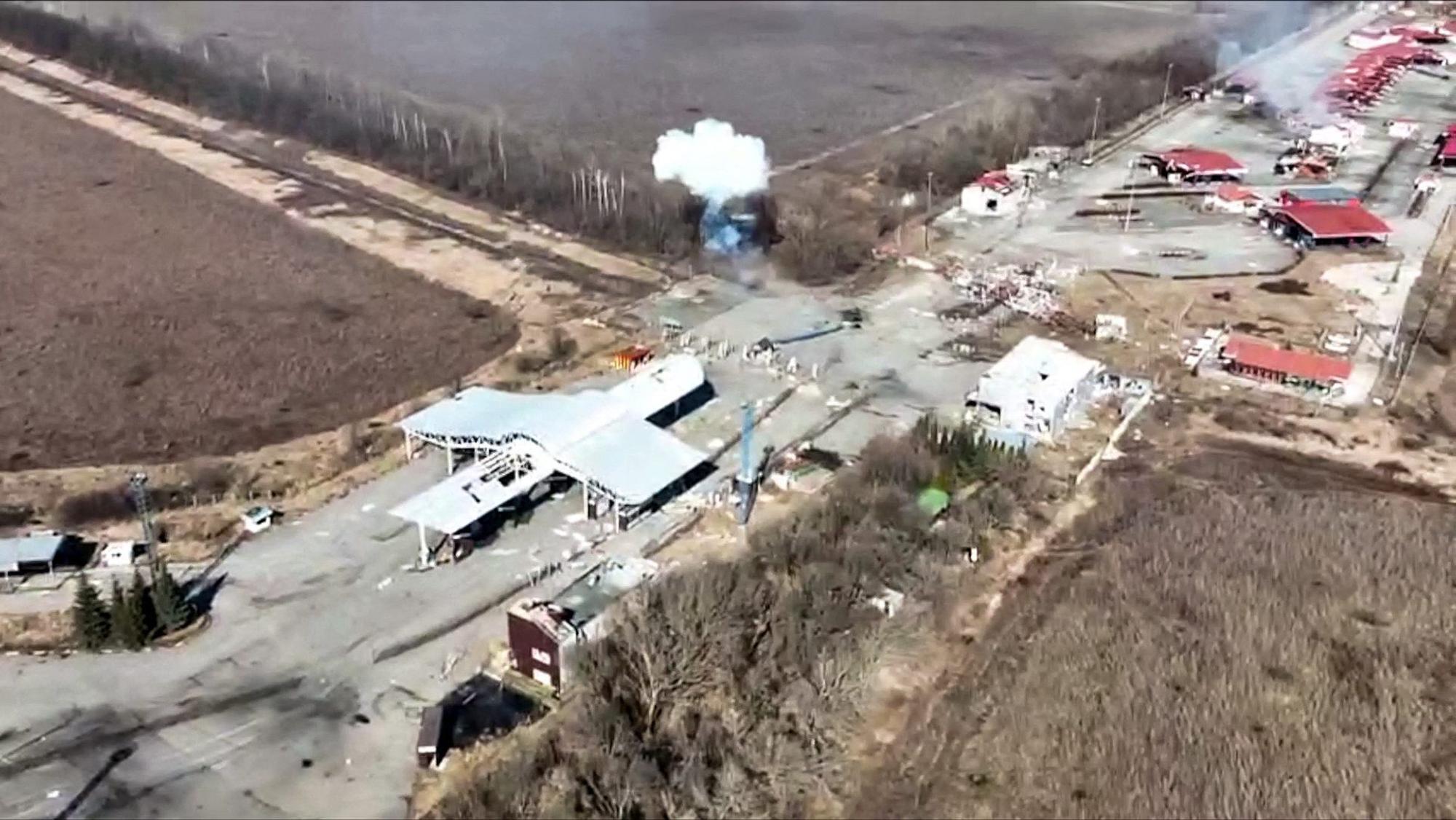 Eine vom russischen Verteidigungsministerium veröffentlichte Aufnahme soll einen zerstörten Panzer der Anti-Putin-Milizen in der Region Belgorod zeigen.