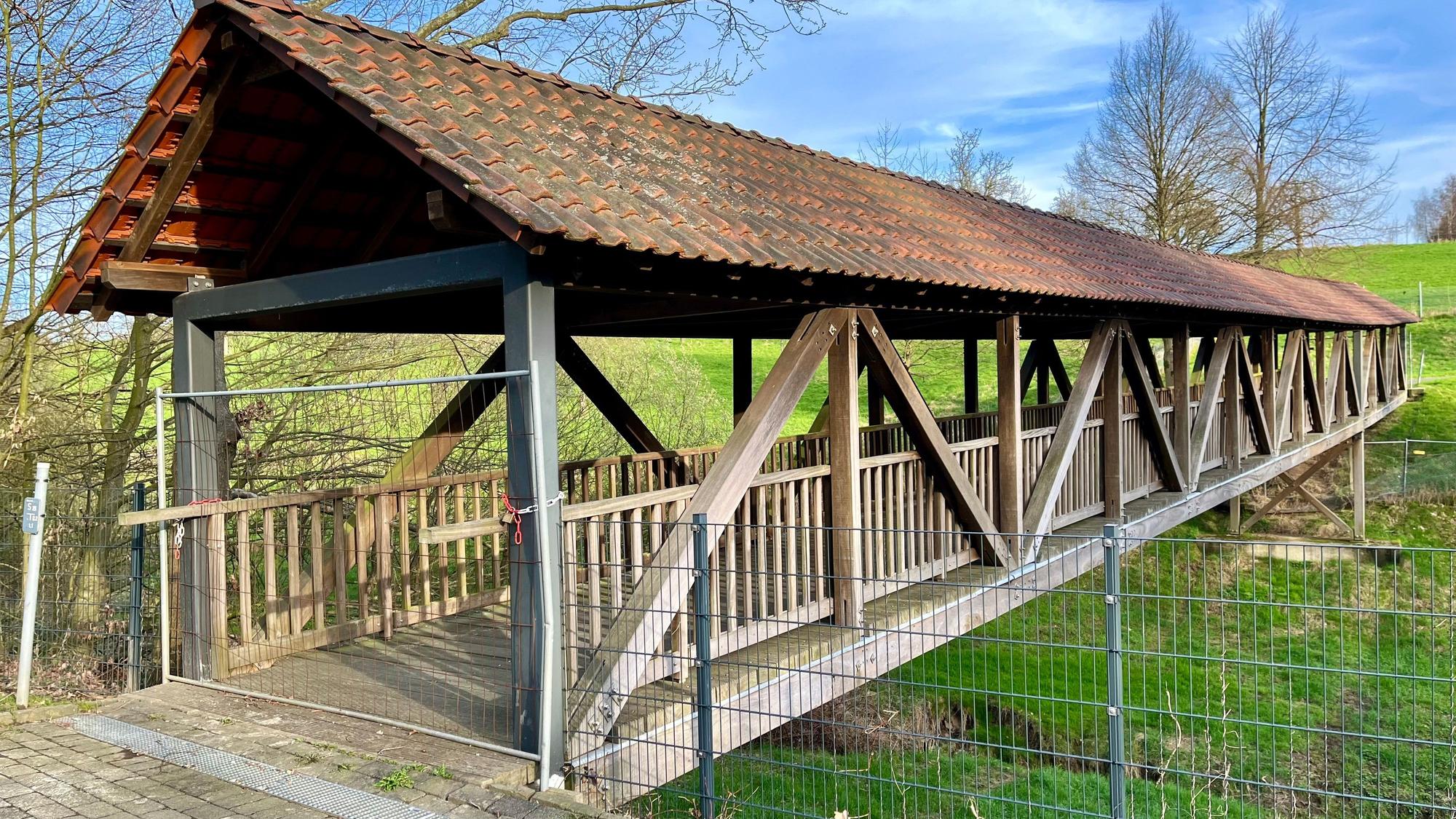 Die Holzbrücke zum Friedhof ist seit langem gesperrt. Auch das soll sich ändern.