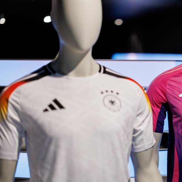 Klassisch weiß und knallig pink sind die Farben der DFB-Kicker bei der EM in Deutschland.