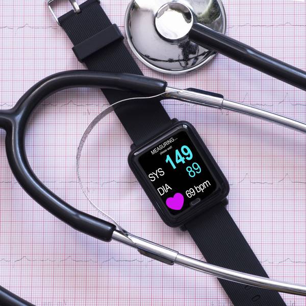 Mit einer Smartwatch kann der Blutdruck gemessen werden.