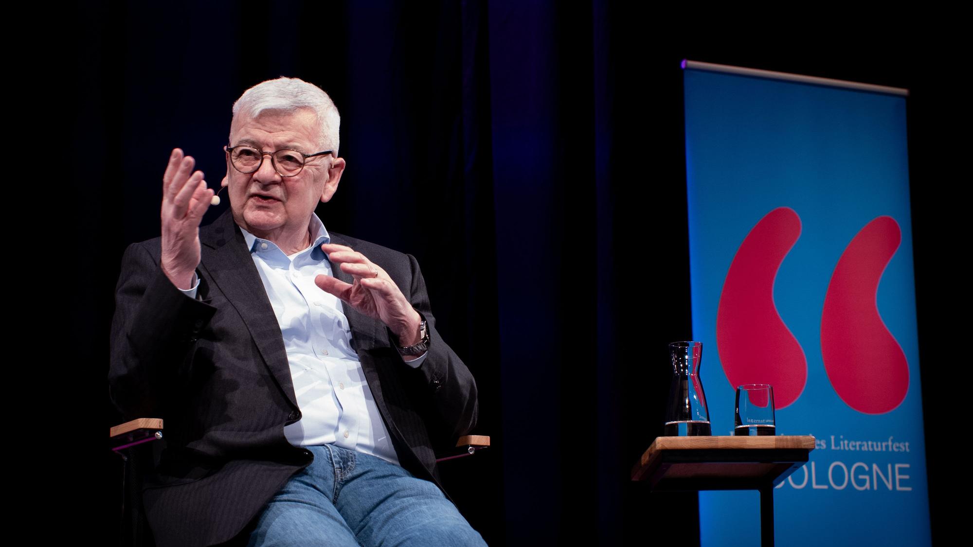 Ex-Außenminister Joschka Fischer sprach auf der lit.Cologne 2024 über Deutschlands Rolle in der neuen Weltordnung des 21. Jahrhunderts.