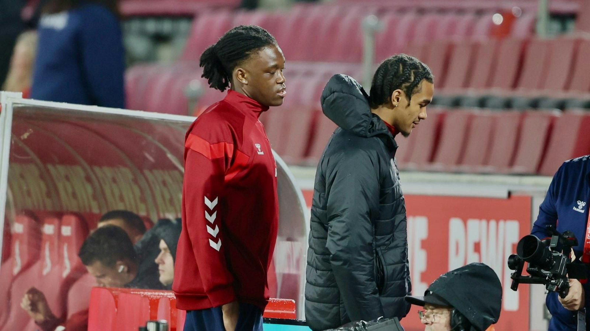 Bakatukanda Downs vor 1. FC Köln Leipzig