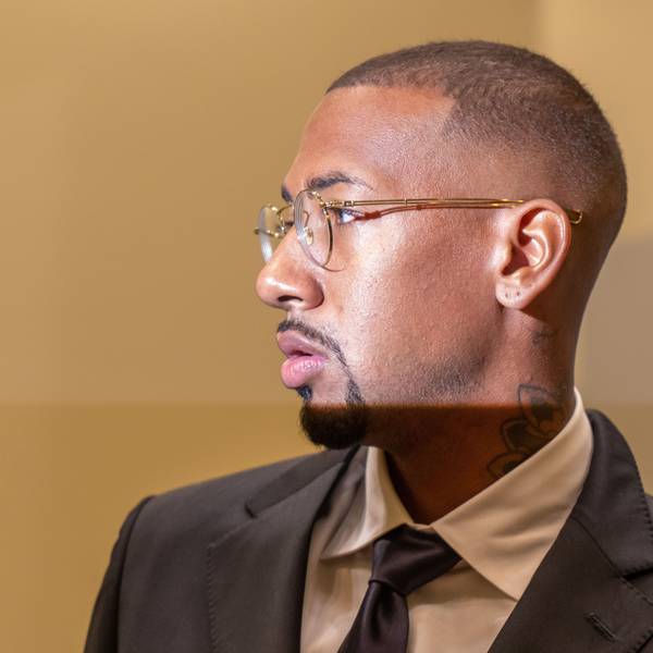 ARCHIV - 21.10.2022, Bayern, München: Der Fußball-Profi und ehemalige Nationalspieler Jérôme Boateng steht zu Beginn der Fortsetzung im Berufungsprozess im Gerichtssaal des Landgerichts München I.