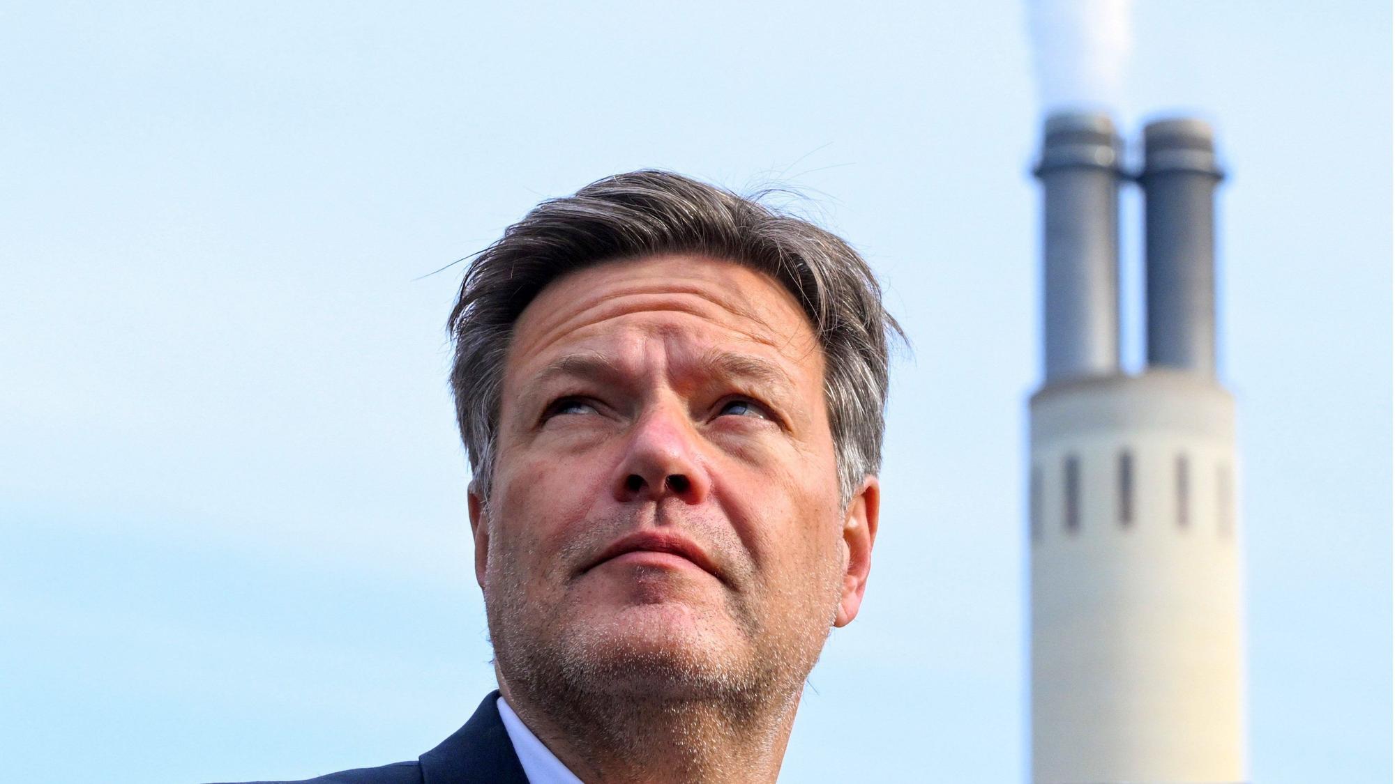Berlin: Robert Habeck (Bündnis 90/Die Grünen), Bundesminister für Wirtschaft und Klimaschutz, kommt zur Grundsteinlegung für ein Energieprojekt am Standort vom Heizkraftwerk Reuter West.