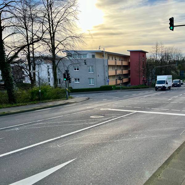 Blick auf die Landesstraße 291 in Burscheid, Richtung Leverkusen